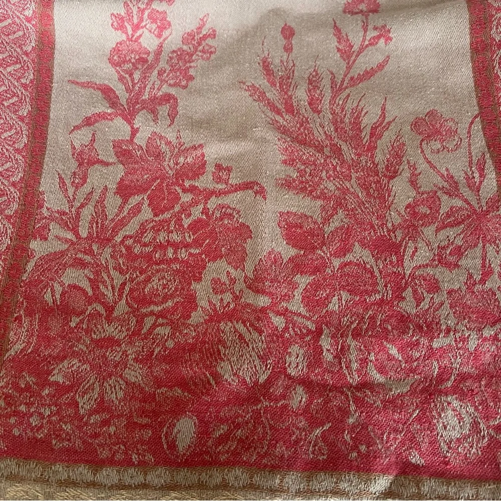 Williams Sonoma Vintage Table Runner